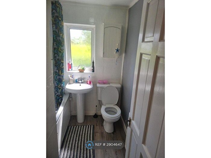 2 Bedroom Terraced House To Rent In Shaw Road, Oldham, OL2