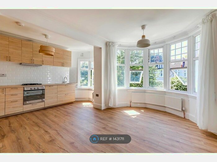 1 Bedroom Flat To Rent In Lodge Drive, Palmers Green, N13