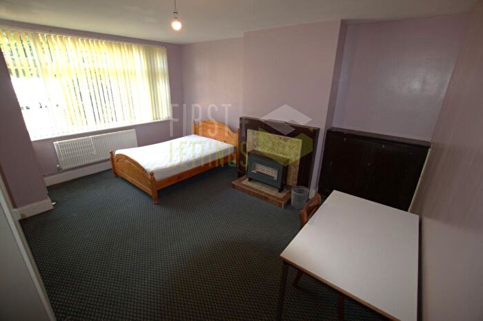 4 Bedroom Semi-Detached House To Rent In Victoria Park Road, Clarendon Park, LE2