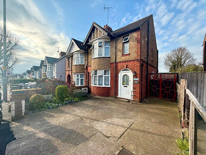 3 Bedroom Semi Detached House For Sale In Montrose Avenue, New Bedford Road, Luton, Bedfordshire, LU3