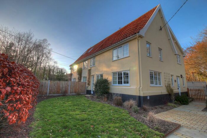 4 Bedroom Semi-Detached House For Sale In The Street, Huntingfield, Halesworth, IP19