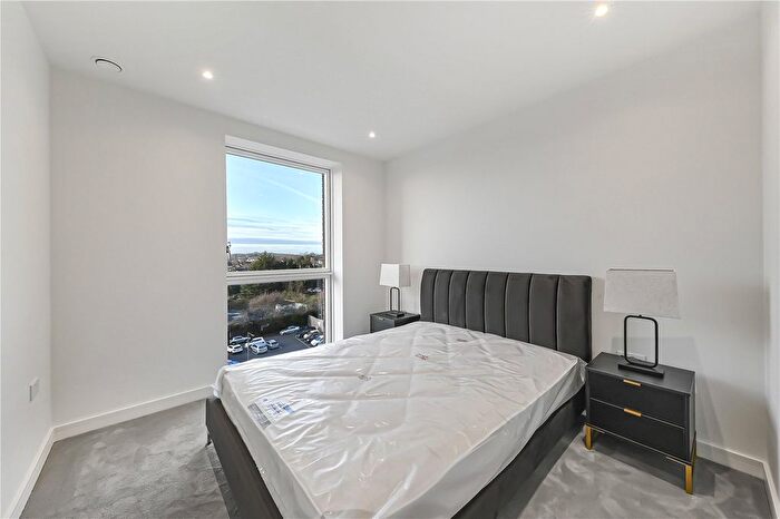 2 Bedroom Flat To Rent In Bower House, Hendon, NW9