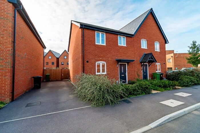 3 Bedroom Semi Detached House To Rent In Wallington Road, SO30