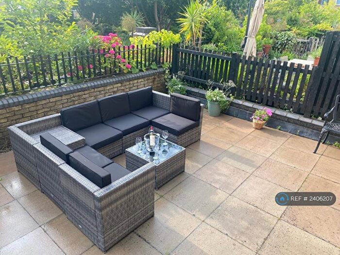 2 Bedroom Maisonette To Rent In Back Church Lane, London, E1