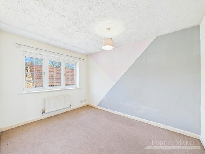 3 Bedroom End Of Terrace House For Sale In Newington Close, Frome, BA11