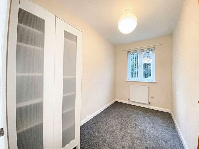 2 Bedroom Flat To Rent In Pages Lane, Uxbridge, UB8