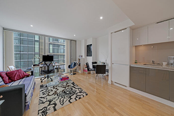 1 Bedroom Apartment To Rent In The Landmark, Canary Wharf, E14