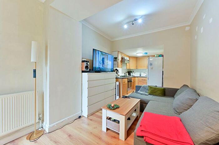 1 Bedroom Flat To Rent In Roehampton High Street, Roehampton, London, SW15