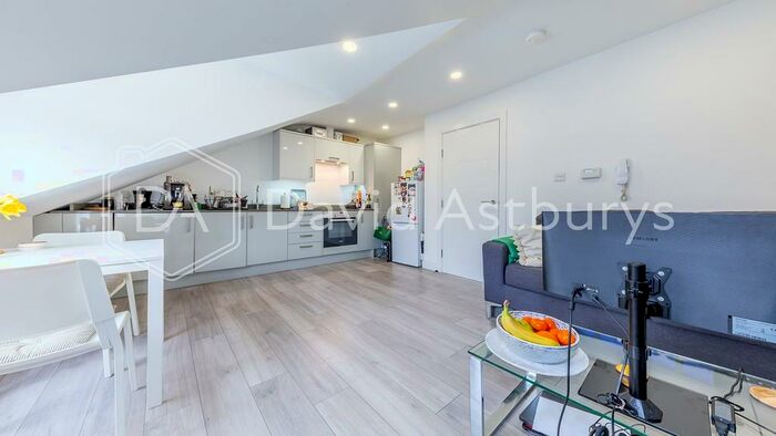 1 Bedroom Flat To Rent In Ferme Park Road, Stroud Green, London, N4