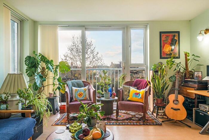 1 Bedroom Flat For Sale In Borland Road, Nunhead, SE15