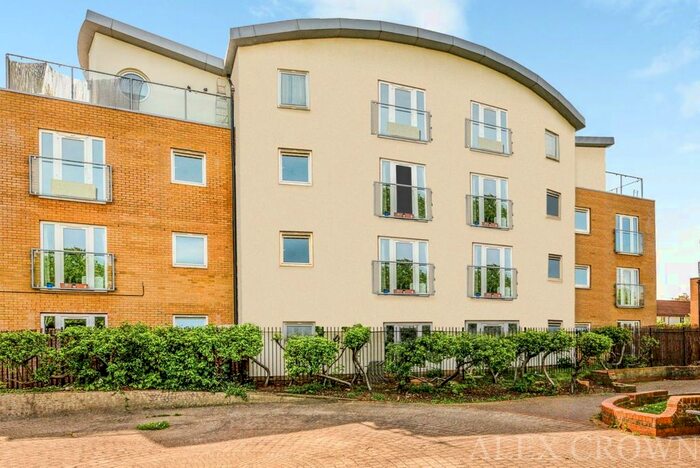 1 Bedroom Flat To Rent In Chamberlain Close, Ilford, IG1