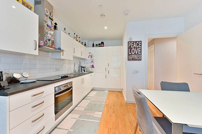2 Bedroom Flat To Rent In Enterprise Way, Putney, London, SW18