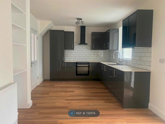 3 Bedroom Semi-Detached House To Rent In Farnborough Road, Nottingham, NG11