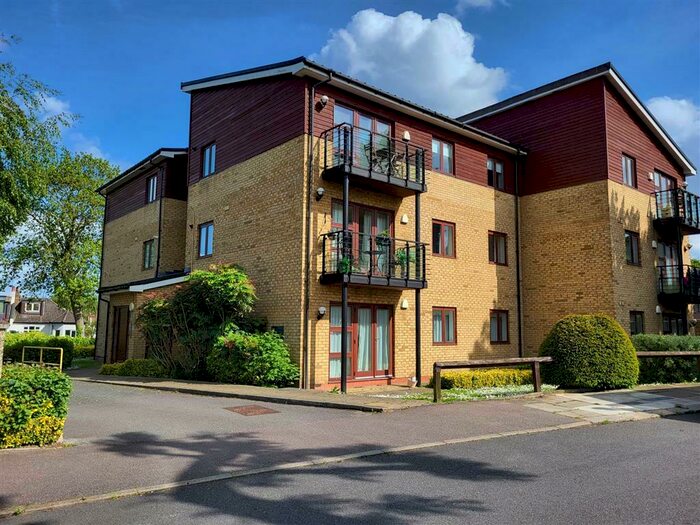 1 Bedroom Apartment To Rent In Bycullah Avenue, Enfield, EN2