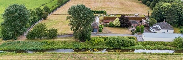 4 Bedroom Smallholding For Sale In Sandtoft Road, Belton, Doncaster, DN9