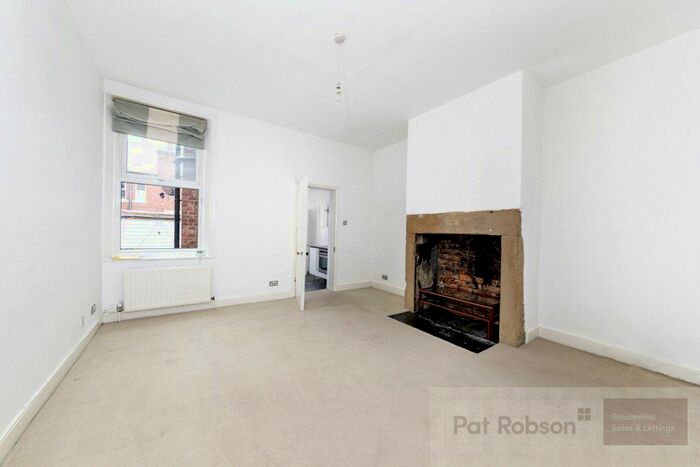 2 Bedroom Flat To Rent In Lavender Gardens, Jesmond, Newcastle Upon Tyne, NE2