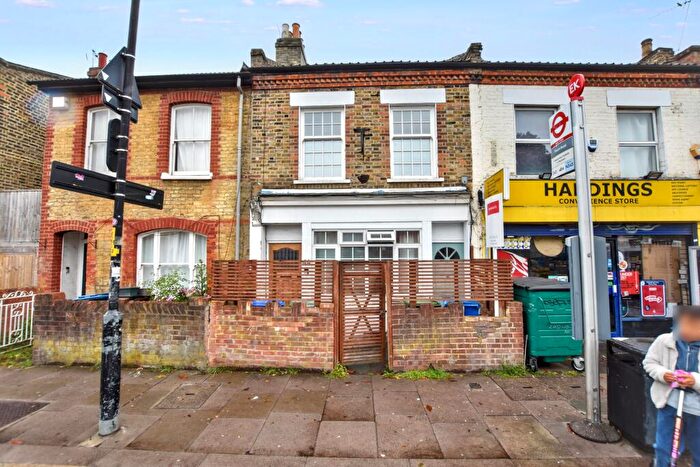 2 Bedroom Maisonette For Sale In Cheltenham Road, Nunhead, London, SE15