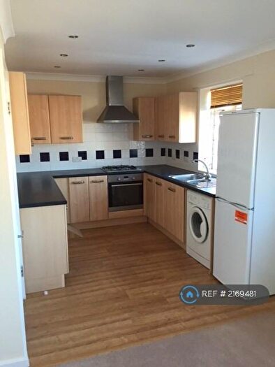 2 Bedroom Flat To Rent In Beech Ave, Ruislip, HA4