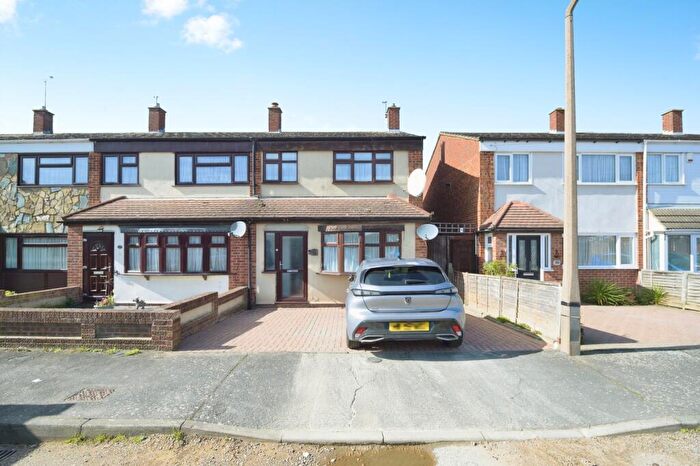 3 Bedroom End Of Terrace House For Sale In Flamingo Walk, Hornchurch, RM12
