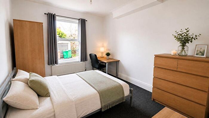 5 Bedroom Detached House To Rent In Beeston Road, Nottingham, NG7