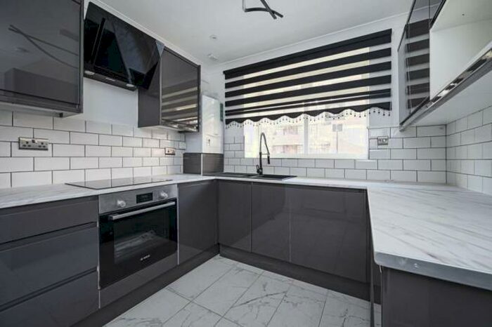 2 Bedroom Flat To Rent In Retreat Place, London, E9