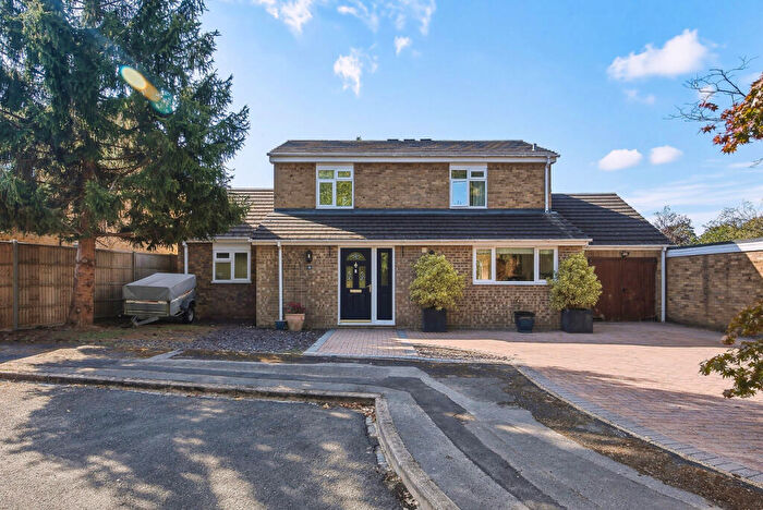 4 Bedroom Detached House For Sale In Woodford Close, Reading, RG4