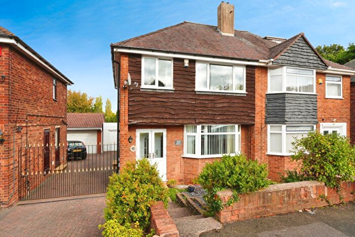 3 Bedroom Semi-detached House For Sale In Ashtree Road, Oldbury, B69