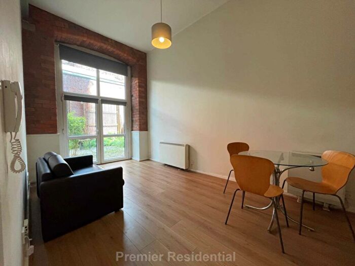 1 Bedroom Apartment To Rent In Lincoln Place, Manchester, M1