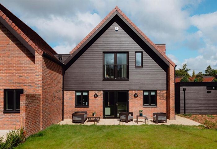 3 Bedroom Cottage To Rent In Reading Road Henley On Thames, RG9