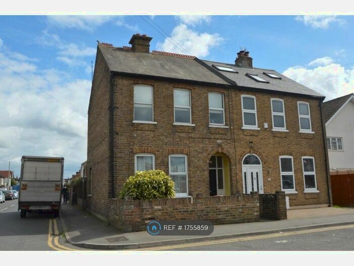 2 Bedroom Flat To Rent In Meadfield Road, Slough, SL3