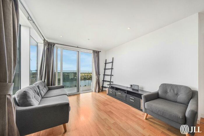 2 Bedroom Apartment To Rent In Residence Tower, London, N4