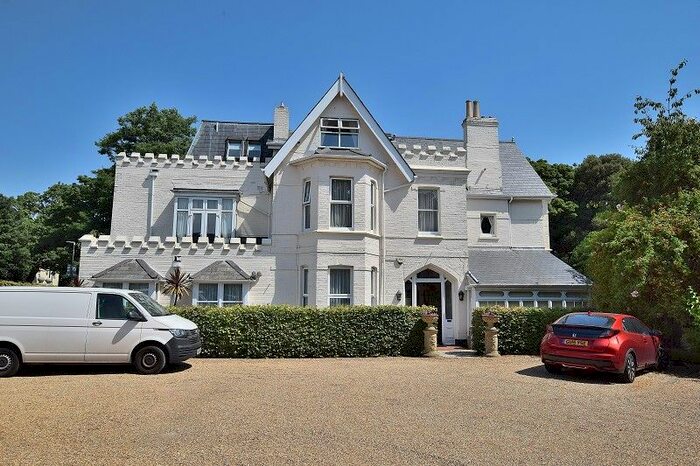 1 Bedroom Flat To Rent In Dean Park Road, Bournemouth, Dorset., BH1