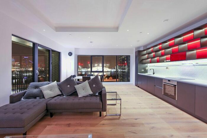 2 Bedroom Flat To Rent In Botanic Square, London City Island, E14