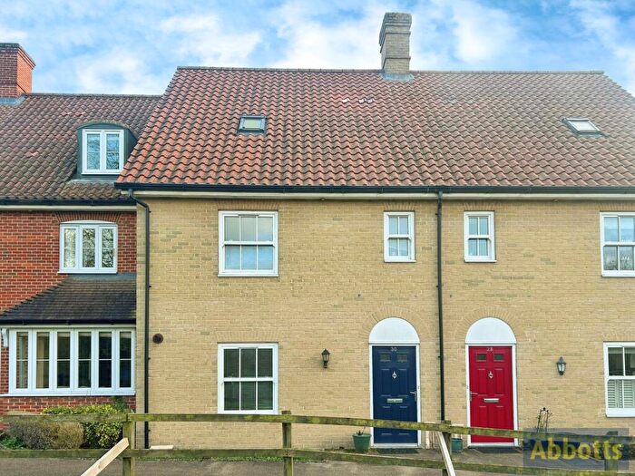 3 Bedroom Town House To Rent In Abbots Gate, IP33