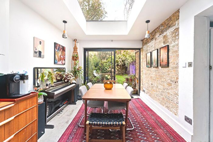 3 Bedroom Maisonette For Sale In Cathnor Road, London, W12