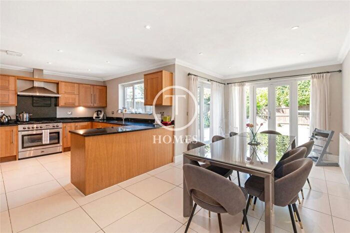 5 Bedroom Detached House For Sale In Ashley Lane, London, NW4