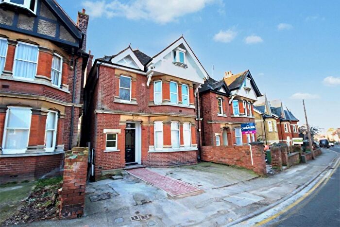 2 Bedroom Flat For Sale In York Road, Guildford, GU1