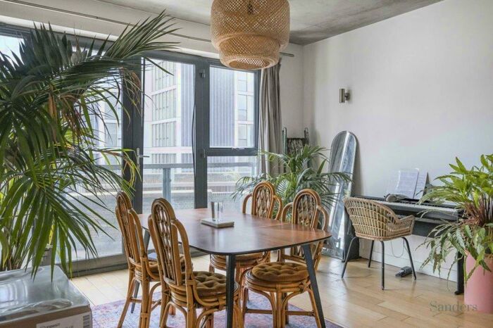 2 Bedroom Flat To Rent In Kingsland Road, Hackney, London, E2