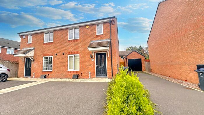 3 Bedroom Semi-Detached House To Rent In Iron Way, Stirchley, Birmingham, B30