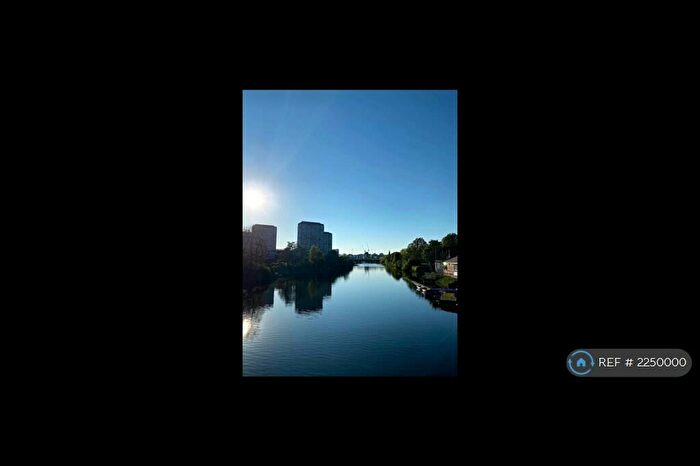 2 Bedroom Flat To Rent In Ritz Place, Glasgow, G5