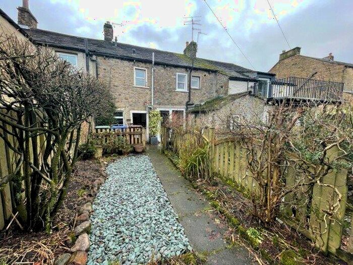 2 Bedroom Terraced House To Rent In High Street, Gargrave, BD23