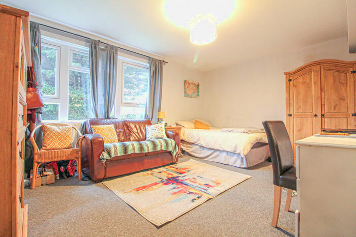 3 Bedroom Maisonette To Rent In Penrhyn Gardens, Kingston Upon Thames, KT1