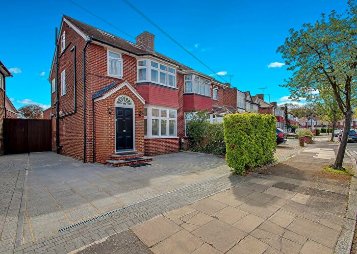 3 Bedroom Semi Detached House For Sale In Oakwood Crescent, Greenford, UB6