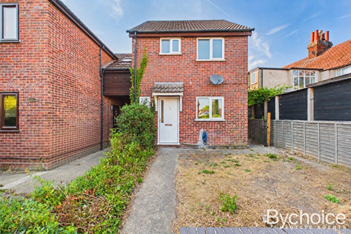 2 Bedroom Link Detached House For Sale In Angel Street, Hadleigh, Ipswich, Suffolk, IP7