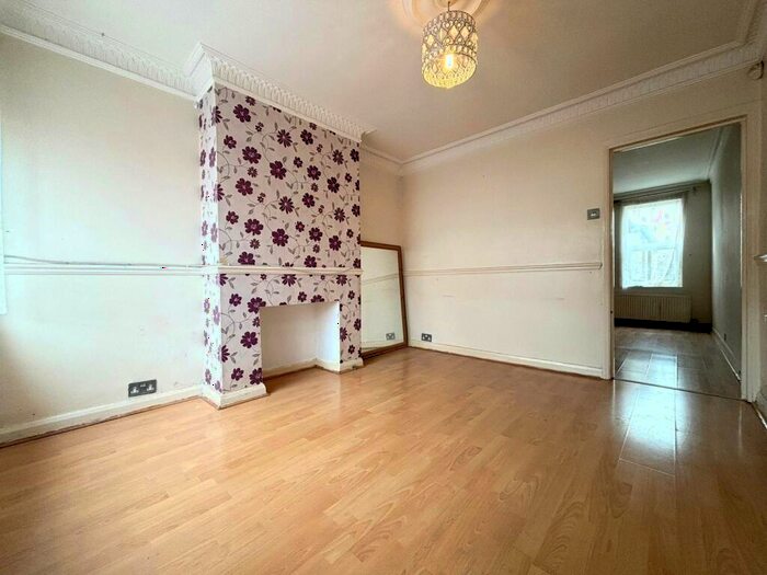 2 Bedroom House To Rent In St. Albans Road, Dartford, Kent, DA1