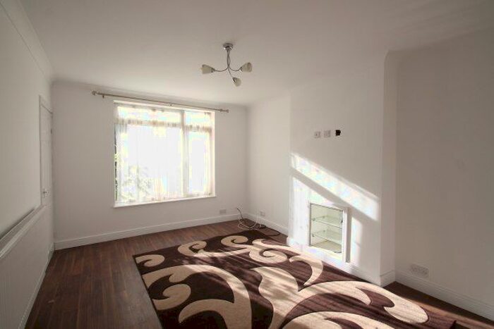 3 Bedroom Property To Rent In Crayford Way, Dartford, DA1