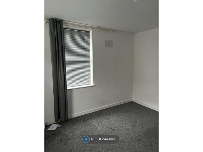 Studio To Rent In William Street, London, RM17