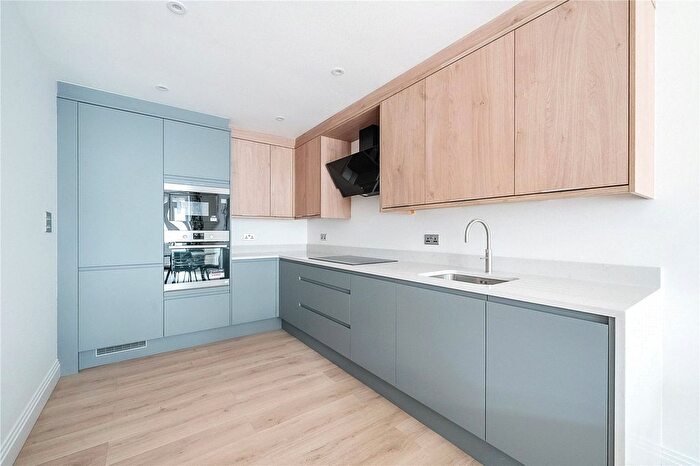 2 Bedroom Flat To Rent In Caledonian Road, Islington, London, N1