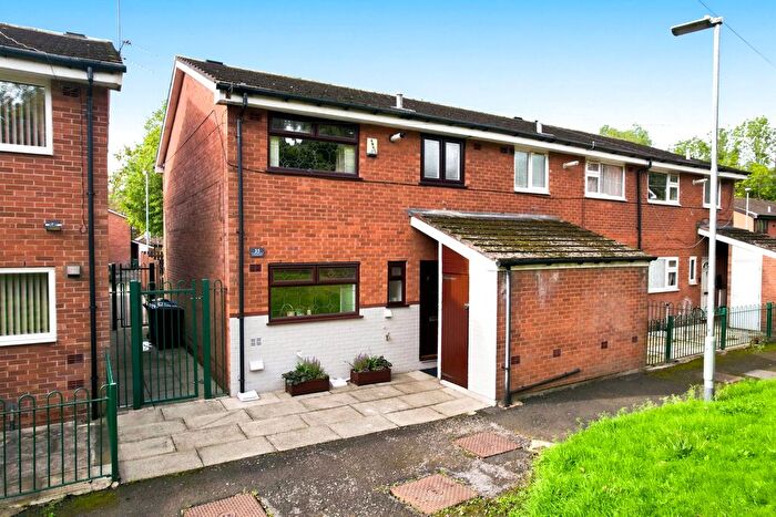 3 Bedroom End Terrace House For Sale In Summercroft, Chadderton, Oldham, OL9