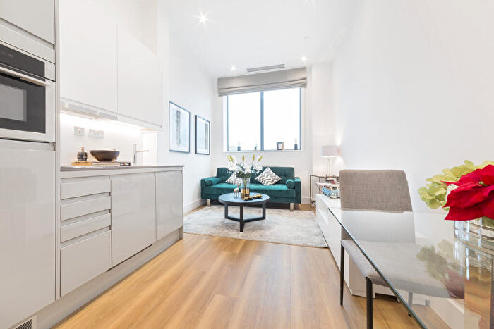 Apartment To Rent In Atria House, Bath Road, Slough, London, SL1